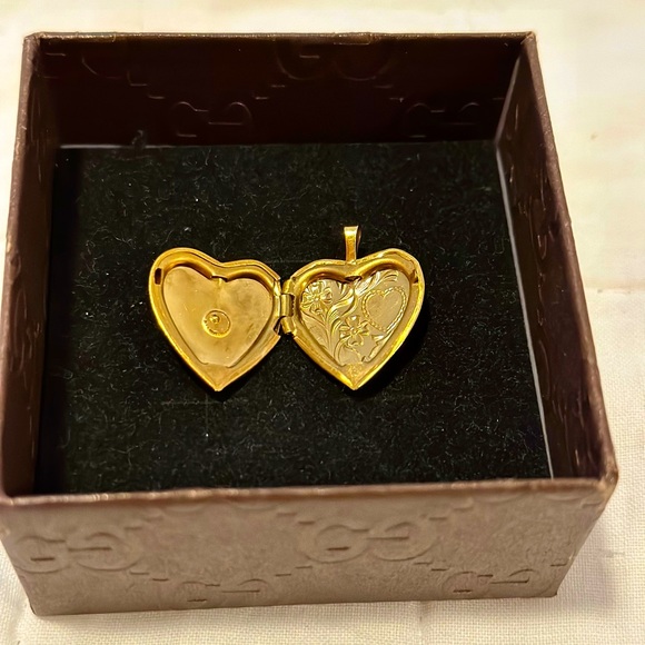 1 day BIG SALE! 10K heart locket pendant ✨ - Picture 3 of 4